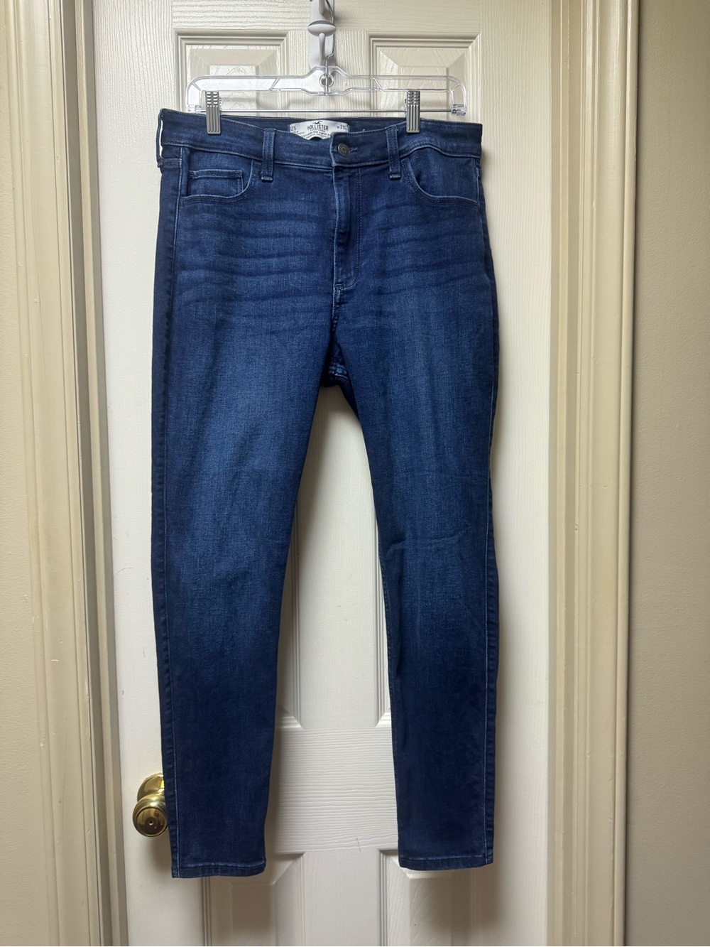 Hollister Women's Skinny Jeans in Dark Blue Wash Size 12 SHORT